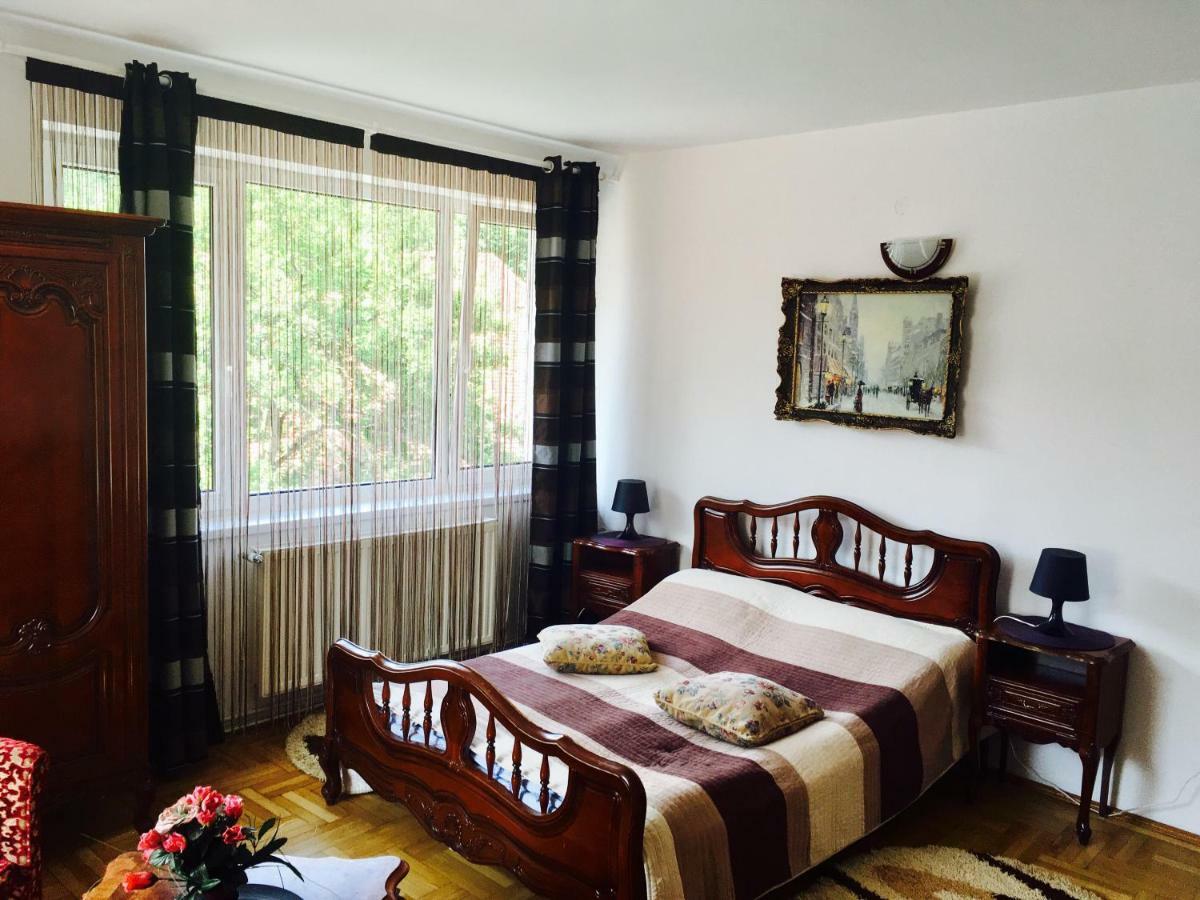 Rolling Stone Hostel Μπρασόβ Εξωτερικό φωτογραφία