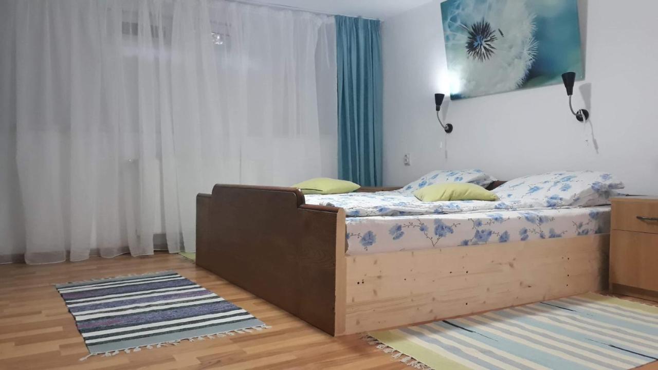 Rolling Stone Hostel Μπρασόβ Εξωτερικό φωτογραφία